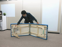 2.ベッドの脚を伸ばします。