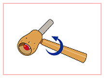 3.棒もぐさの先端を筒の開口部から約2～3離し、温灸器本体の柄を右に回しながらねじ込んで固定する。